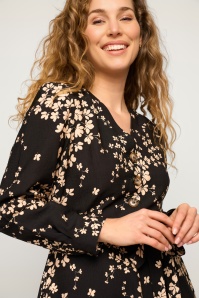 Very Cherry - Magnolia Blossom Crêpe Dress in Noirette 3