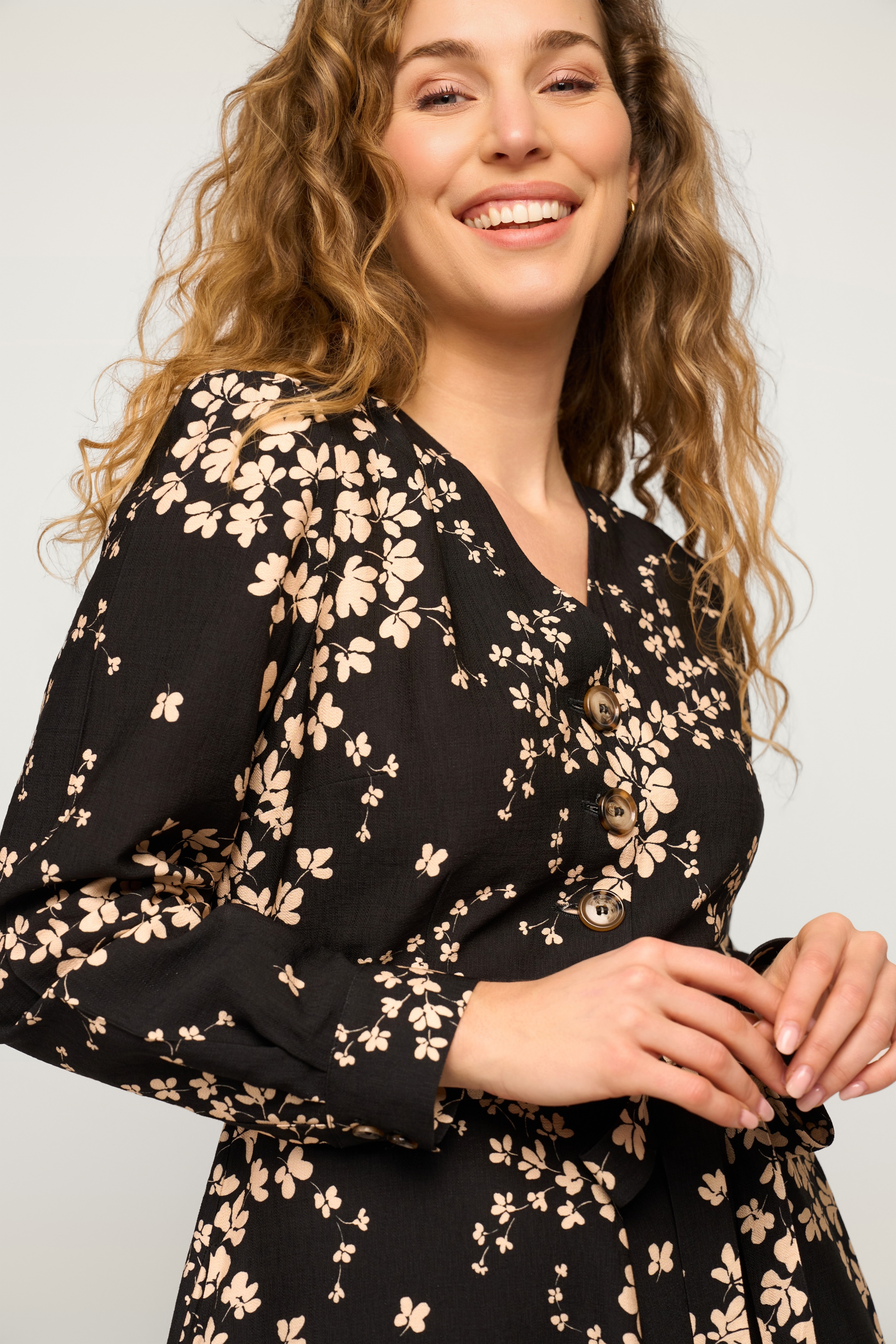Very Cherry - Magnolia Blossom Crêpe Dress in Noirette 3