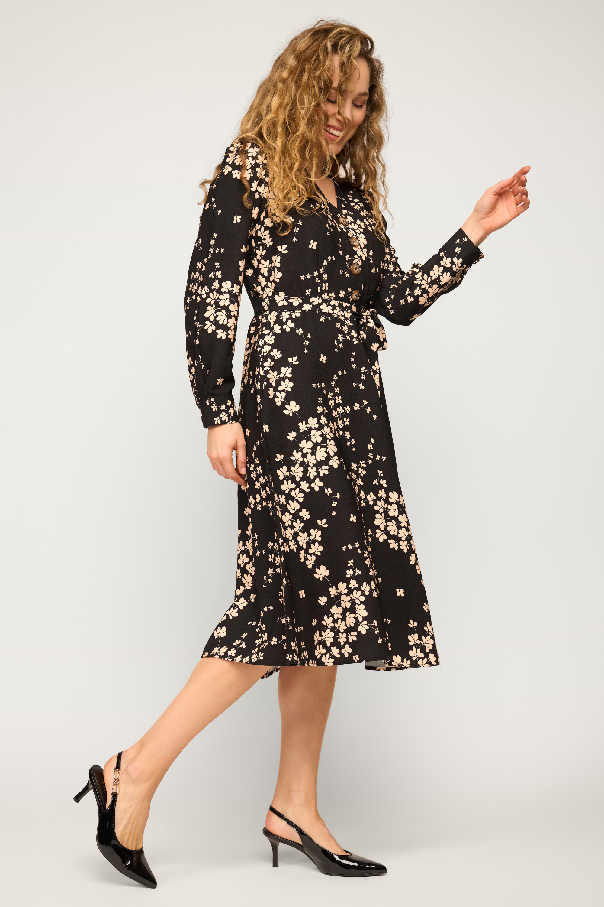 Very Cherry - Magnolia Blossom Crêpe Dress in Noirette 2