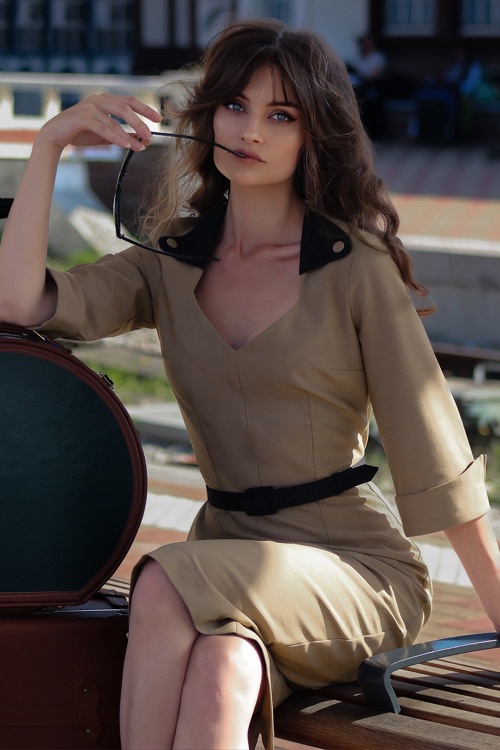 Vintage Diva  - Exclusivité Topvintage ~ Robe crayon Natalie en café au lait 5
