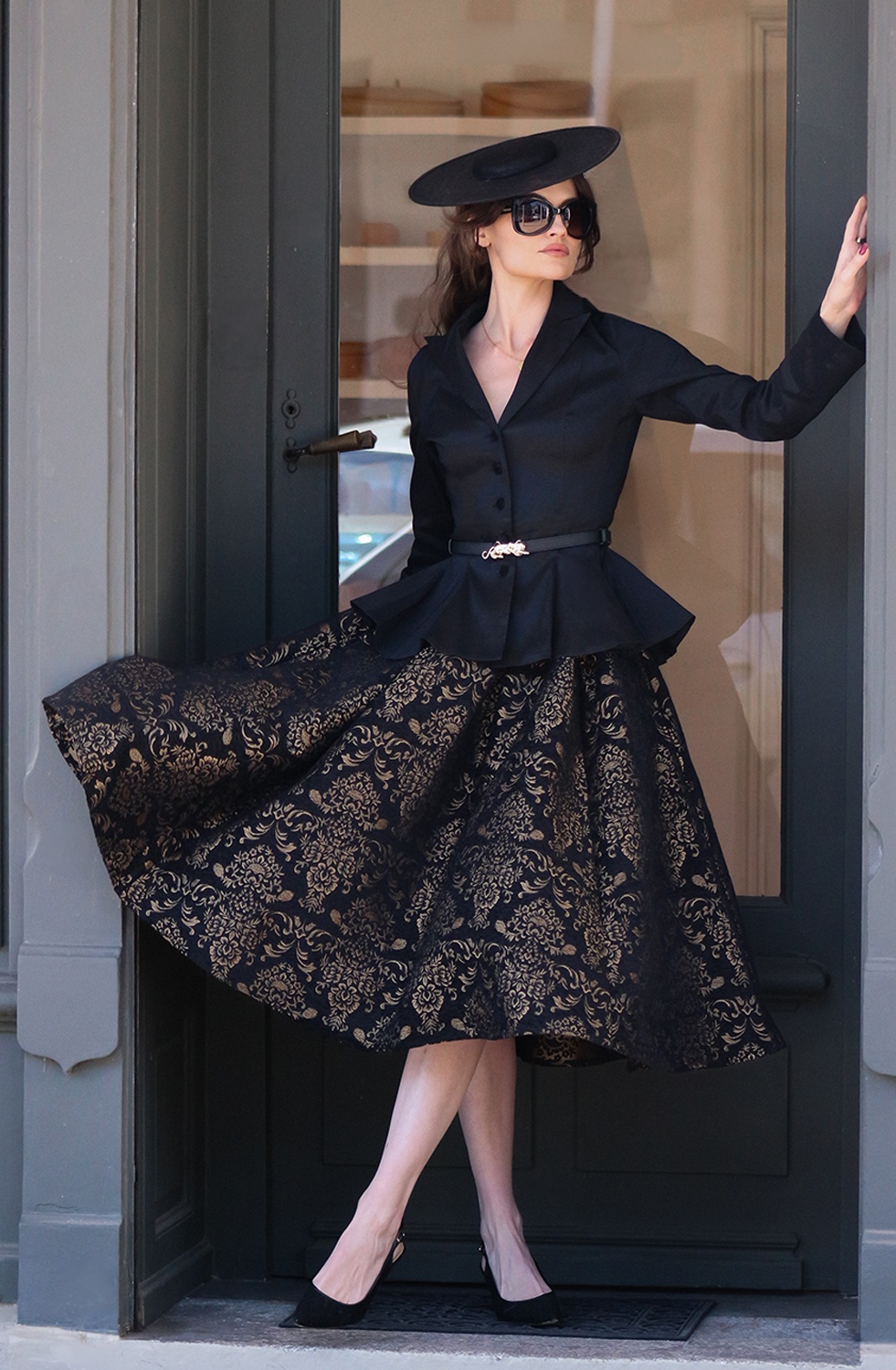Vintage Diva  - Topvintage exclusive ~ Lucie Swing Skirt in Black and Gold