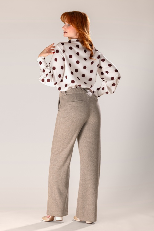 Smashed Lemon - Halina Hose mit Fischgrätmuster in Taupe 2