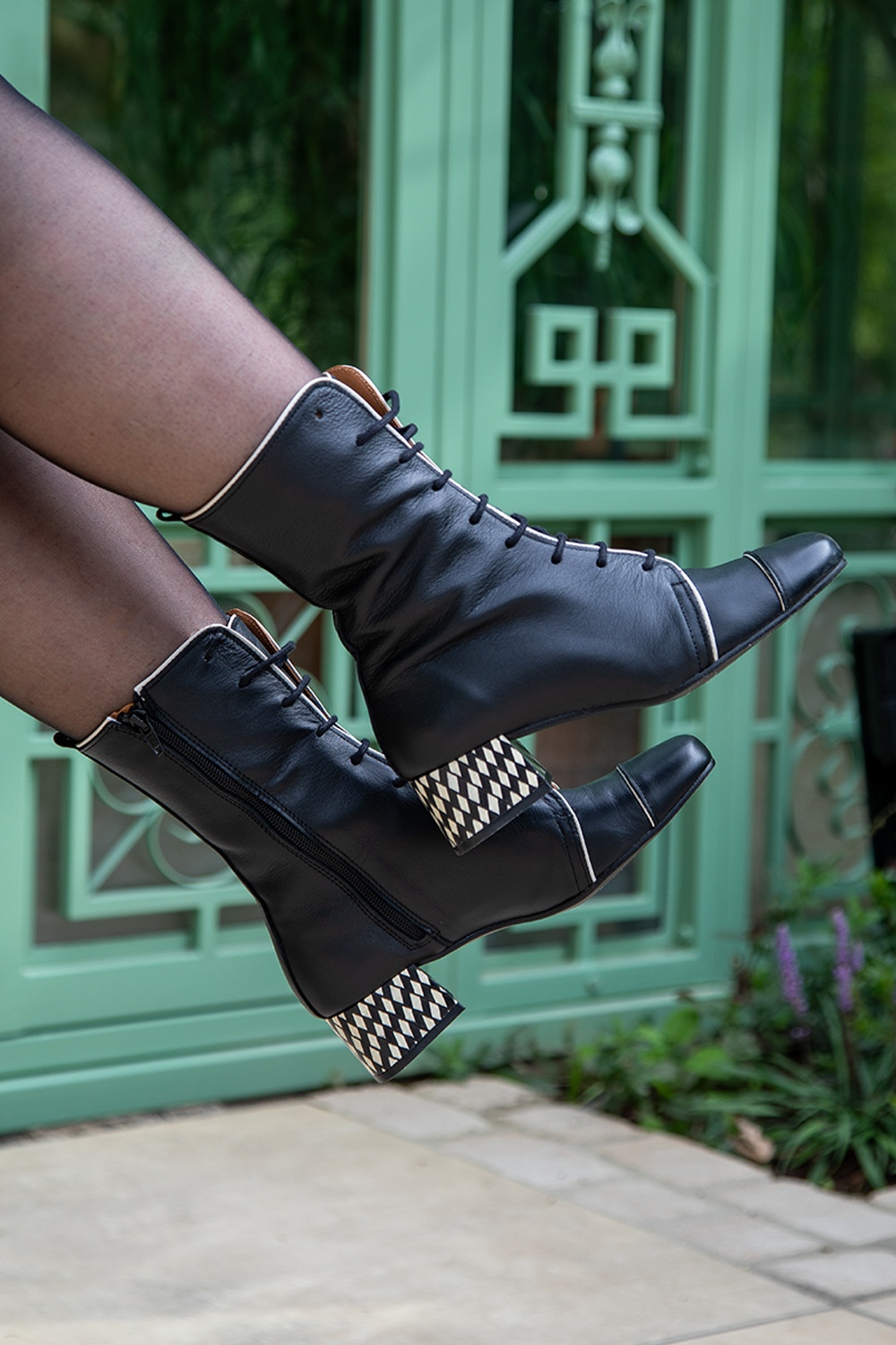 Nemonic - Bottines à lacets Celine en cuir noir 3
