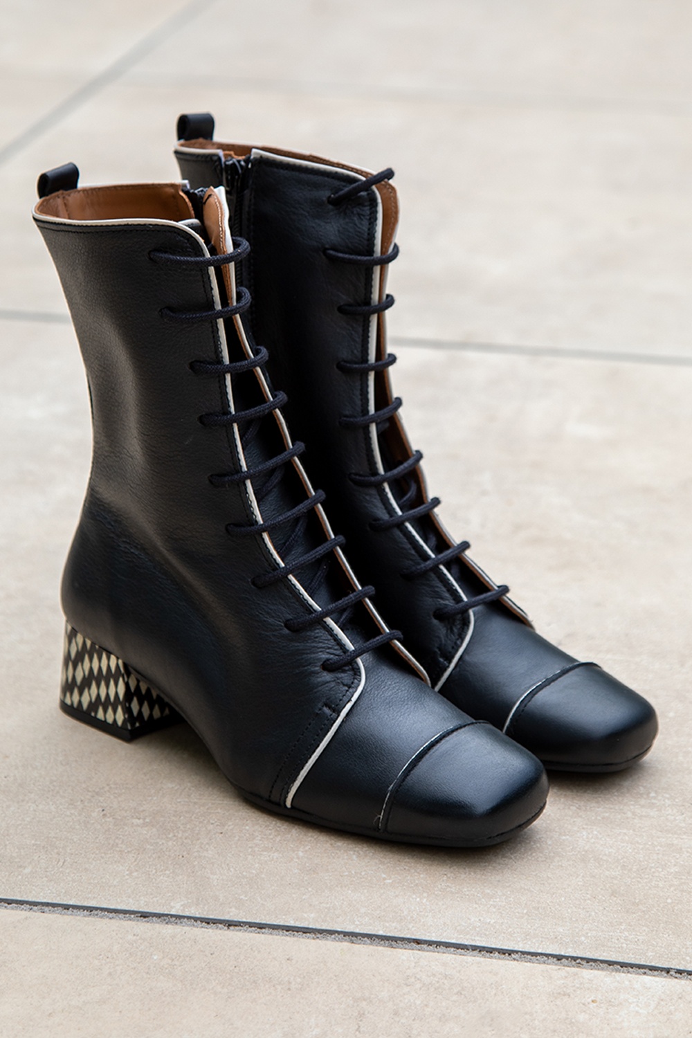 Nemonic - Bottines à lacets Celine en cuir noir 4