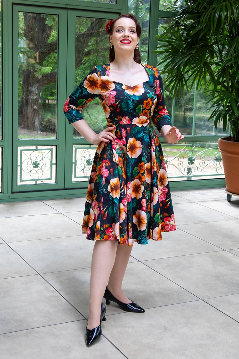 Hearts & Roses - Topvintage exclusive ~ Deena Floral Swing Dress in Black