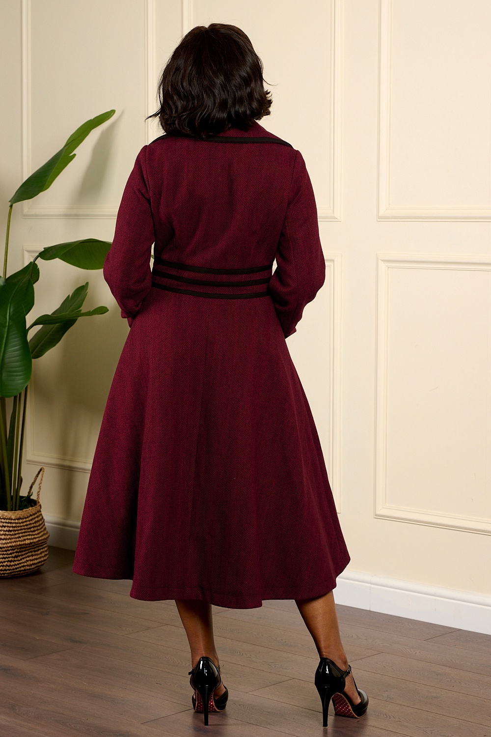 Banned Retro - Manteau à motif chevrons Arianne en rouge et noir 2