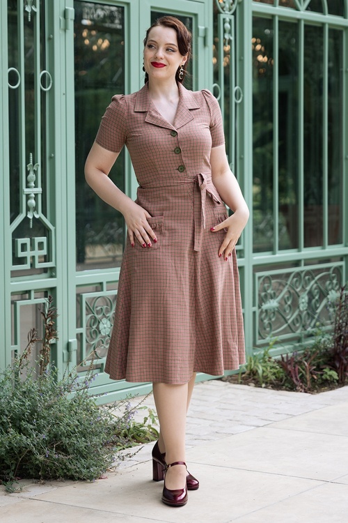 Very Cherry - Revers Kariertes Midikleid in Rosenholz