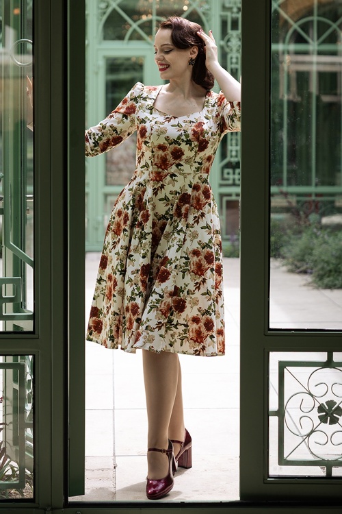 Hearts & Roses - Exklusiv bei Topvintage ~ Deena Florales Swingkleid in Creme