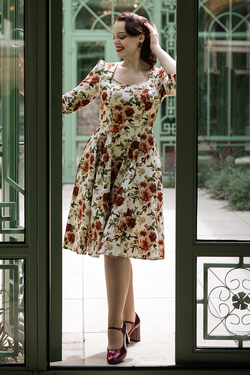 Hearts & Roses - Exklusiv bei Topvintage ~ Deena Florales Swingkleid in Creme