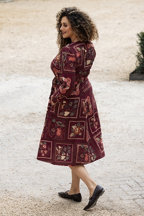 Very Cherry - Magnolia La Riga Crêpe-Kleid in Weinrot 2