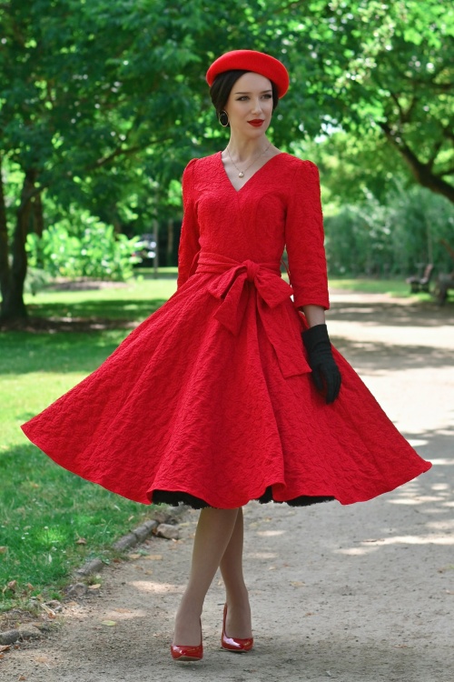 Hearts & Roses - Robe swing à motif feuilles Yara en rouge