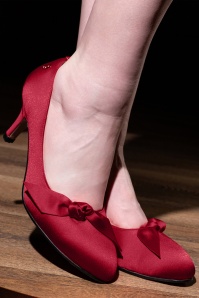 Charlie Stone - Vivienne pumps in rood 2