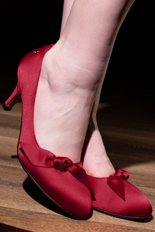 Charlie Stone - Vivienne pumps in rood 2