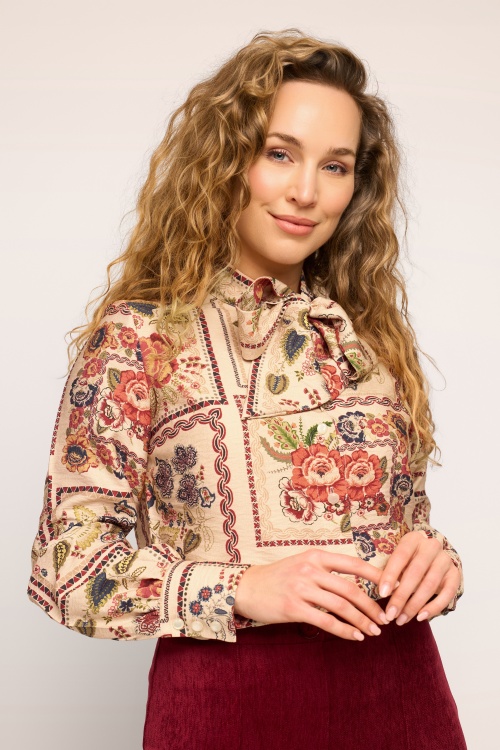 Very Cherry - Chloe Ruffle blouse in La Riga crème