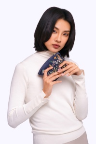 Powder - Floral Hedgerow Mini-Etui in Dunkelblau 2