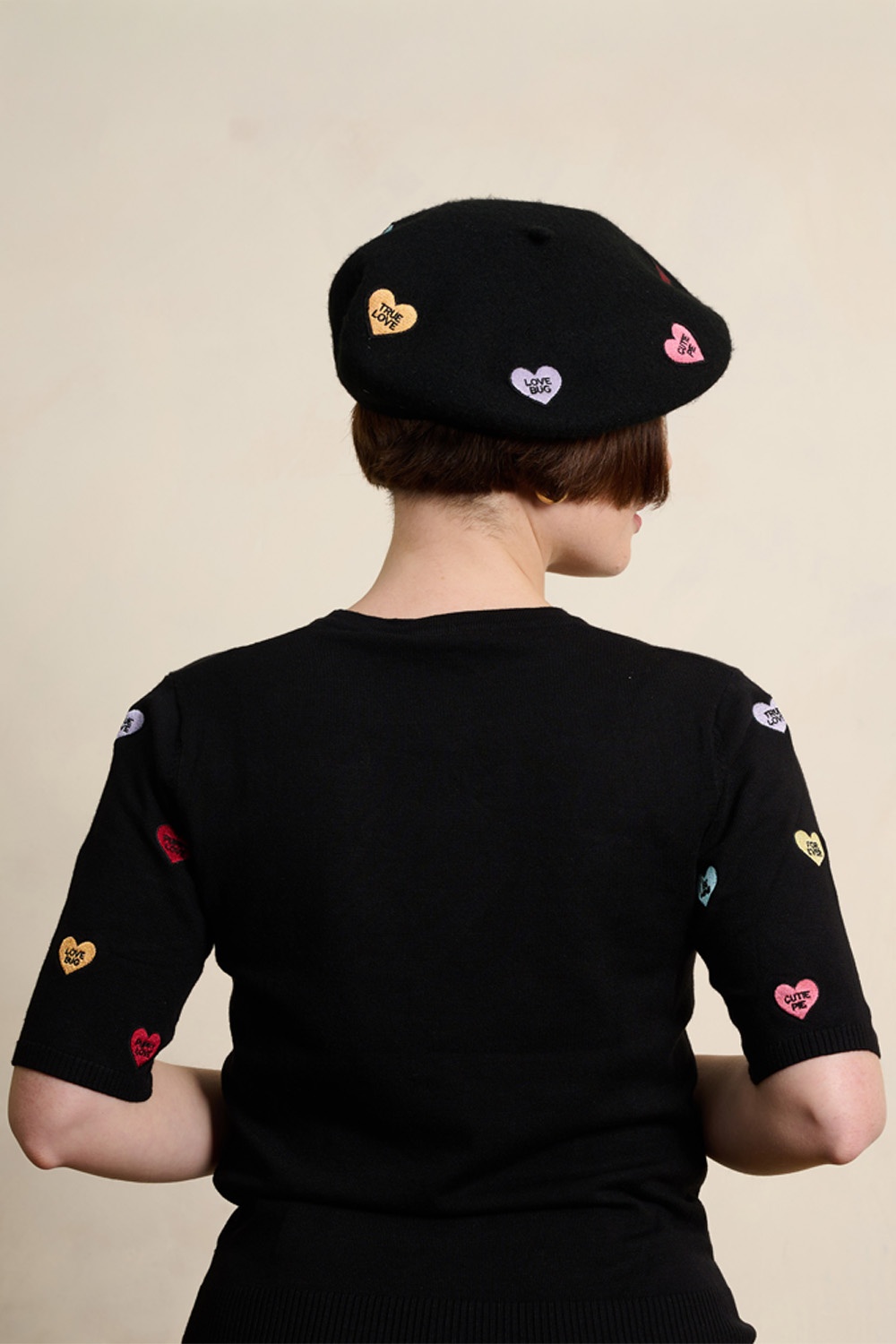 Banned Retro - Ruby Love Hearts baret in zwart 4