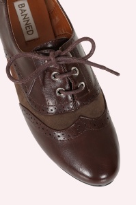 Banned Retro - Escarpins-bottines broguées Savile en marron 3