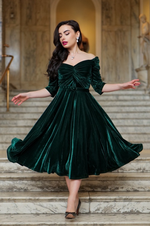 Glamour Bunny - Exklusiv bei Topvintage ~ Norma Jean Samt-Swingkleid in Dunkelgrün