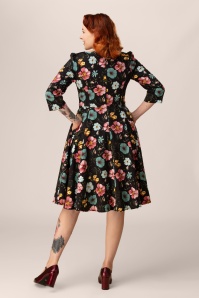 Hearts & Roses - Topvintage exclusive ~ Fiora Floral swing jurk in zwart 3