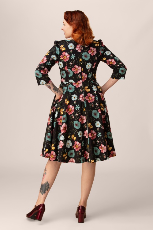 Hearts & Roses - Topvintage exclusive ~ Fiora Floral swing jurk in zwart 3