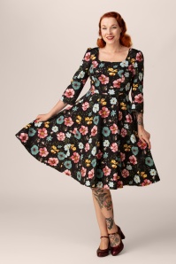 Hearts & Roses - Topvintage exclusive ~ Fiora Floral swing jurk in zwart