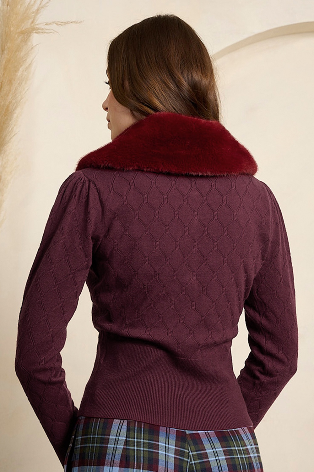 Banned Retro - Sabrina Faux Fur cardi in bordeauxrood 3