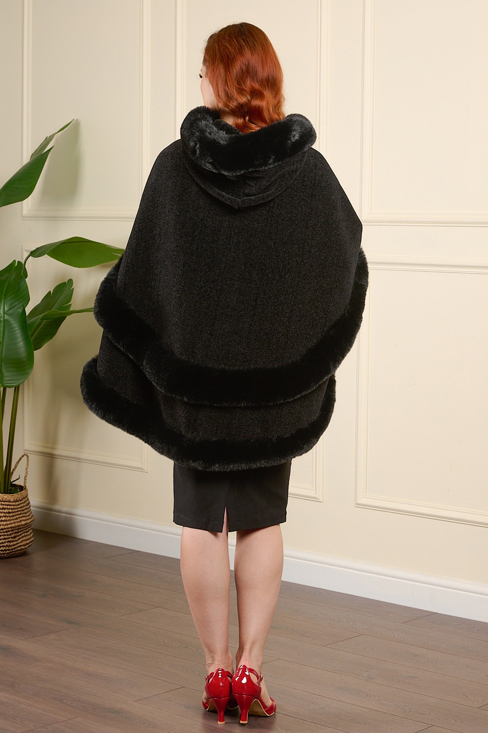 Banned Retro - Odile faux fur poncho in zwart 4