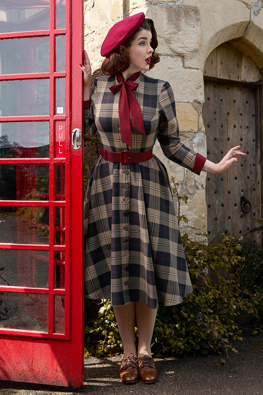 Miss Candyfloss - Leana Saide tartan swing jurk in marineblauw, beige en rood 3