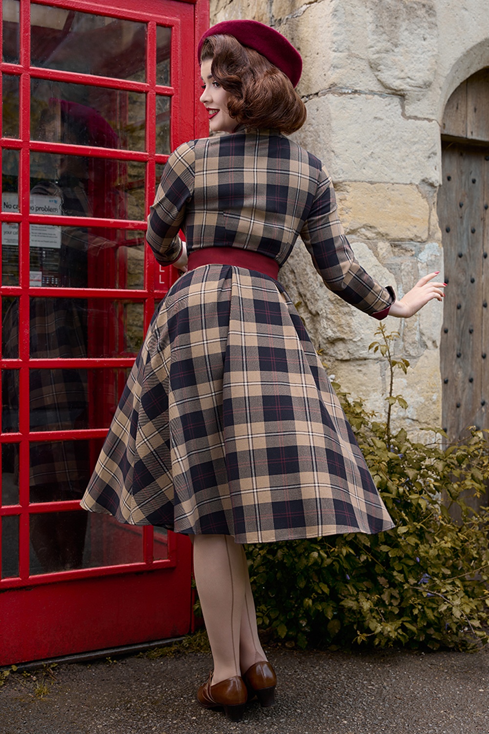 Miss Candyfloss - Leana Saide tartan swing jurk in marineblauw, beige en rood 4