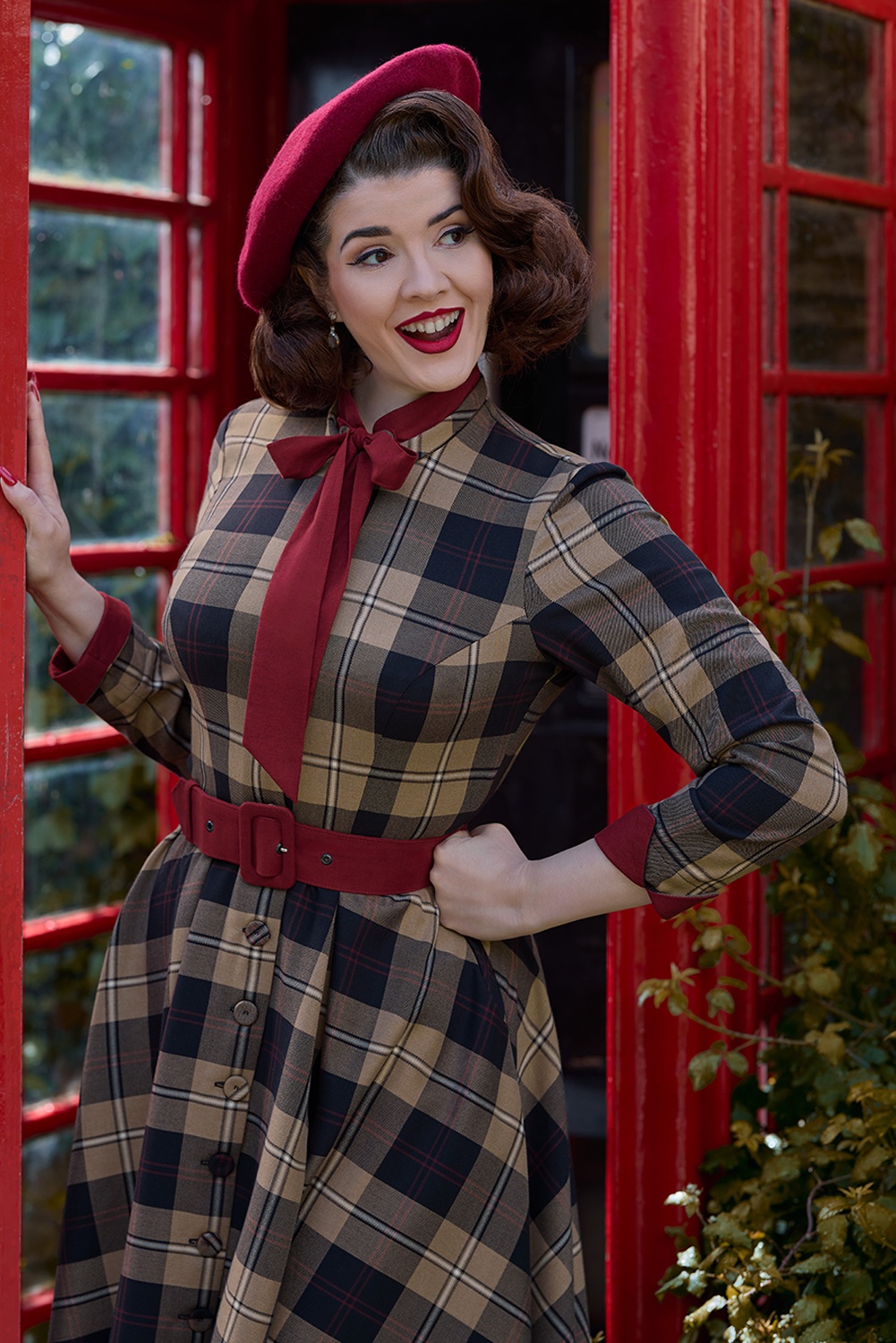 Miss Candyfloss - Leana Saide tartan swing jurk in marineblauw, beige en rood 2