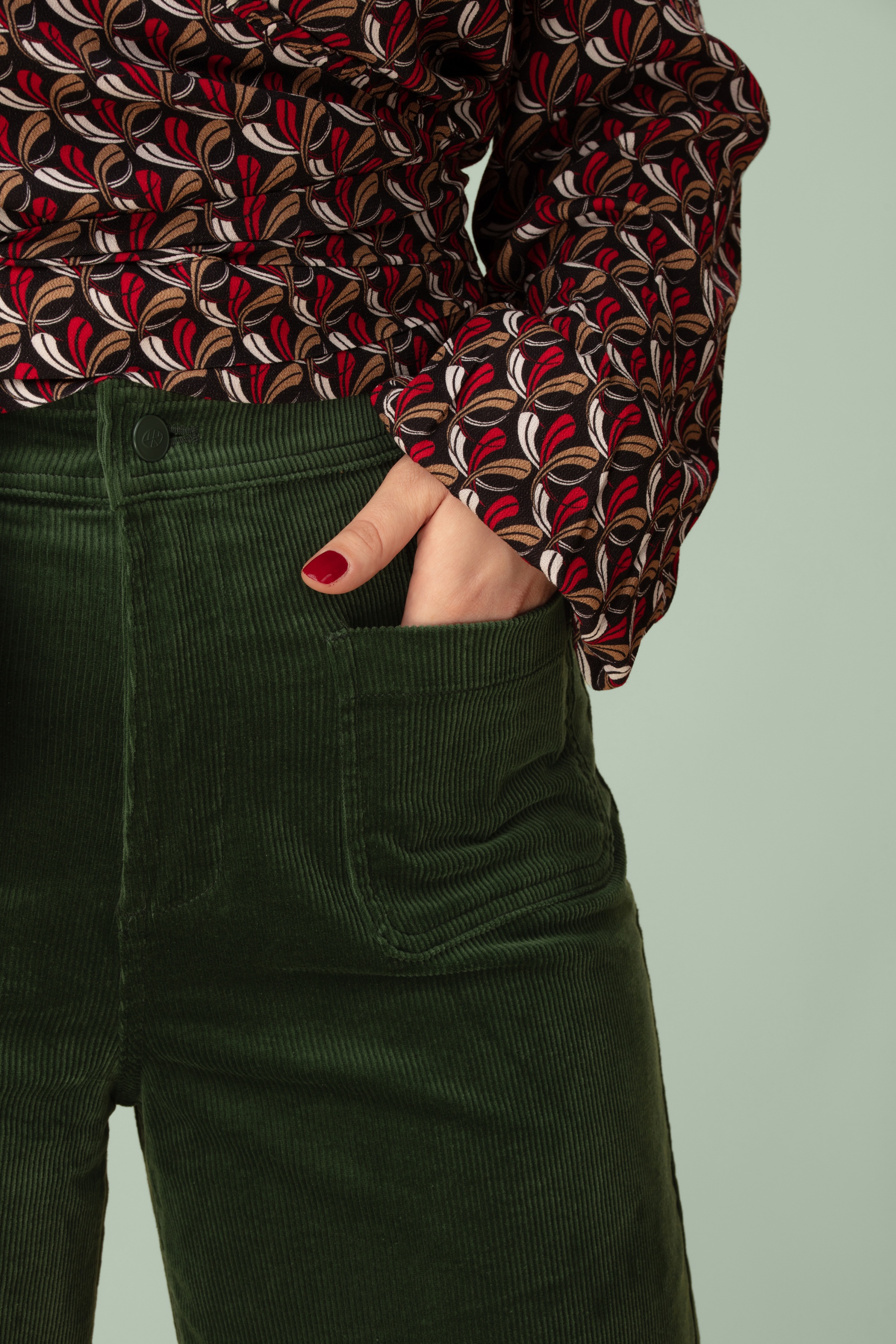 Surkana - Pantalon jambes larges Cara en velours côtelé vert 3