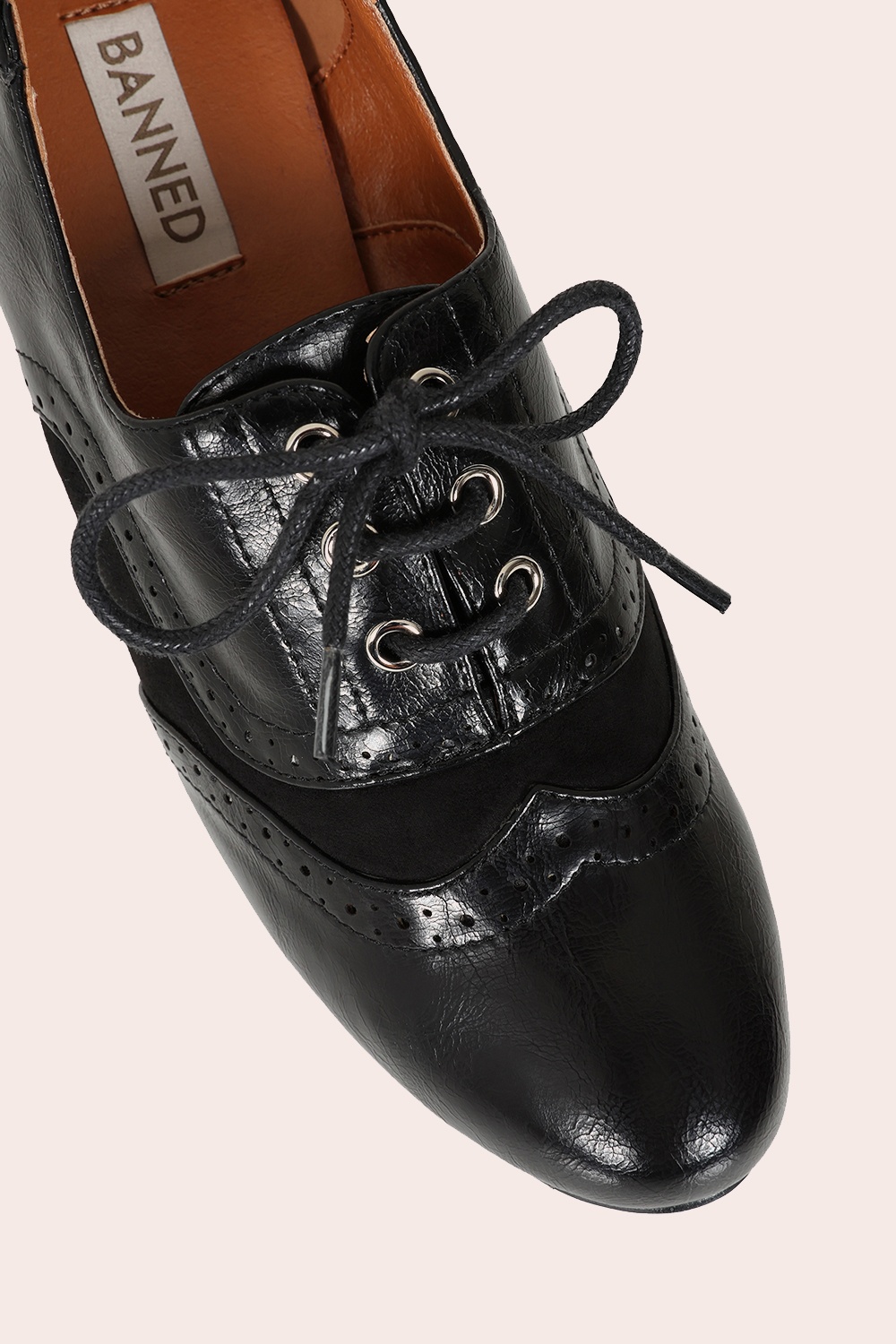 Banned Retro - Escarpins-bottines broguées Savile en noir 3