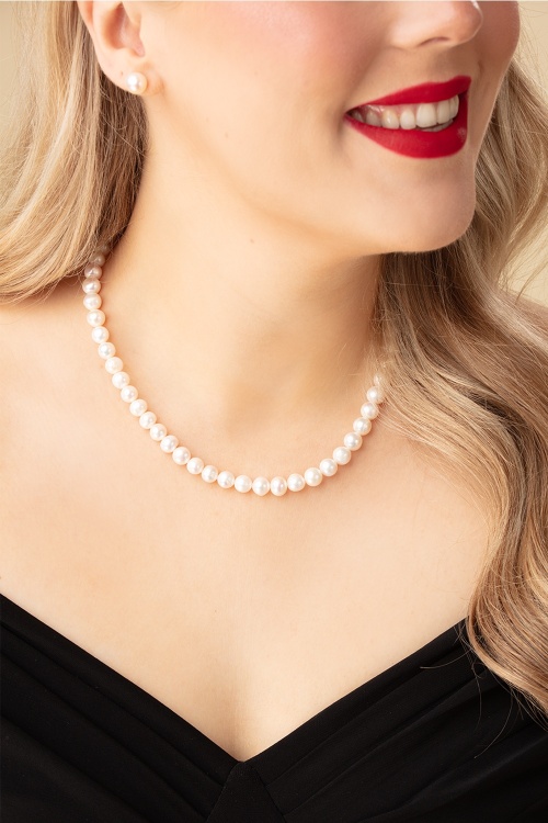 Dolly Dawn - Exclusivité Topvintage ~ Boucles d'oreilles à perle d'eau douce Camille en blanc