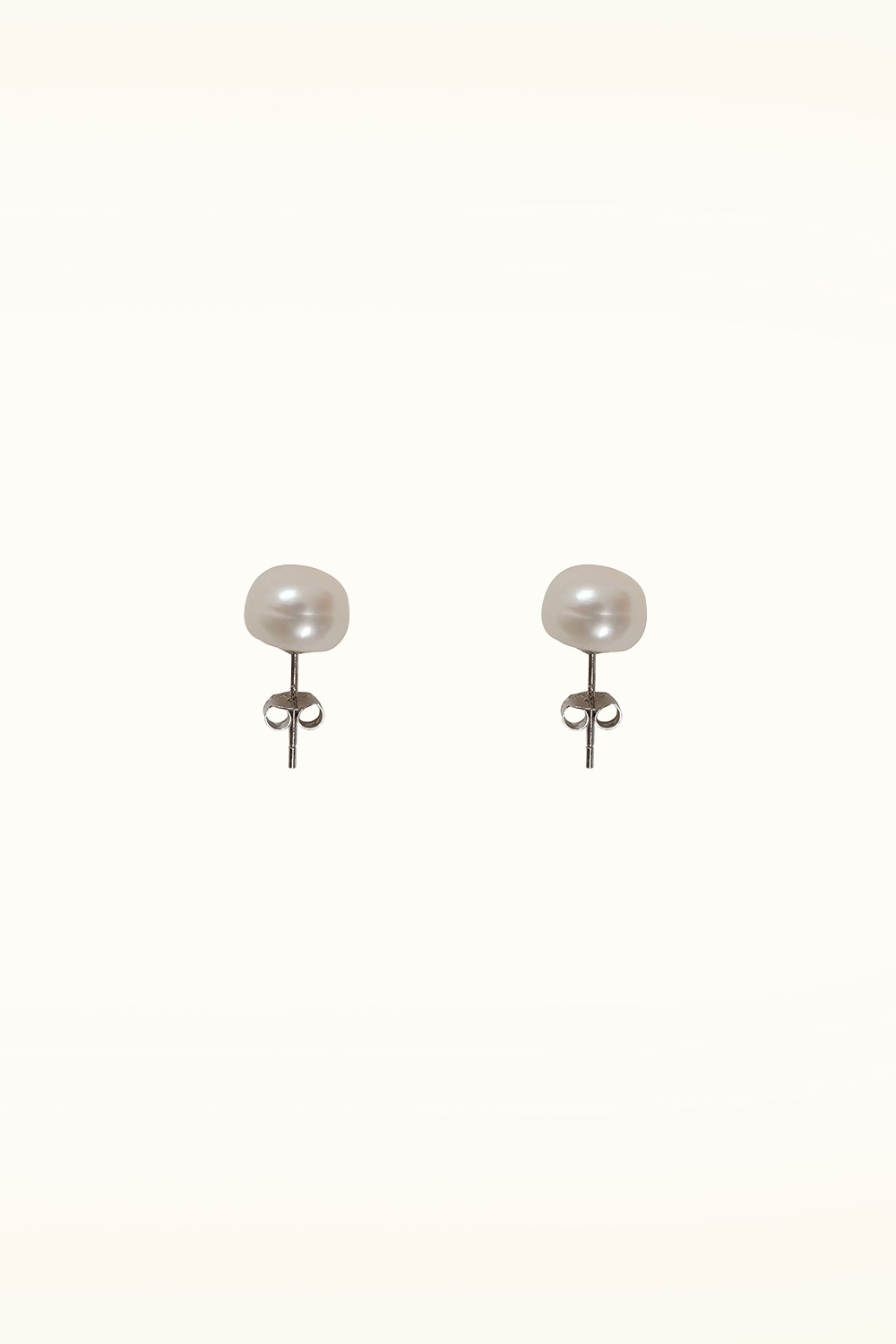 Dolly Dawn - Exclusivité Topvintage ~ Boucles d'oreilles à perle d'eau douce Camille en blanc 2