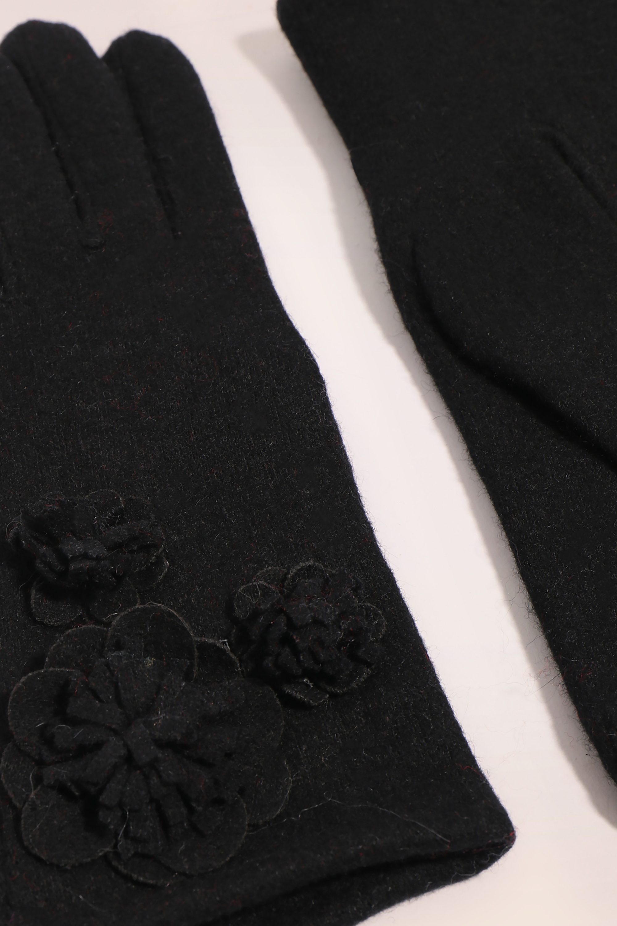 Amici - Lyla Flower Gloves in Black 2