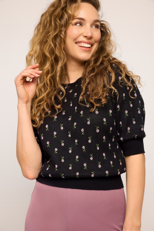 Very Cherry - Celeste Jacquard Flower Pullover in Black 2