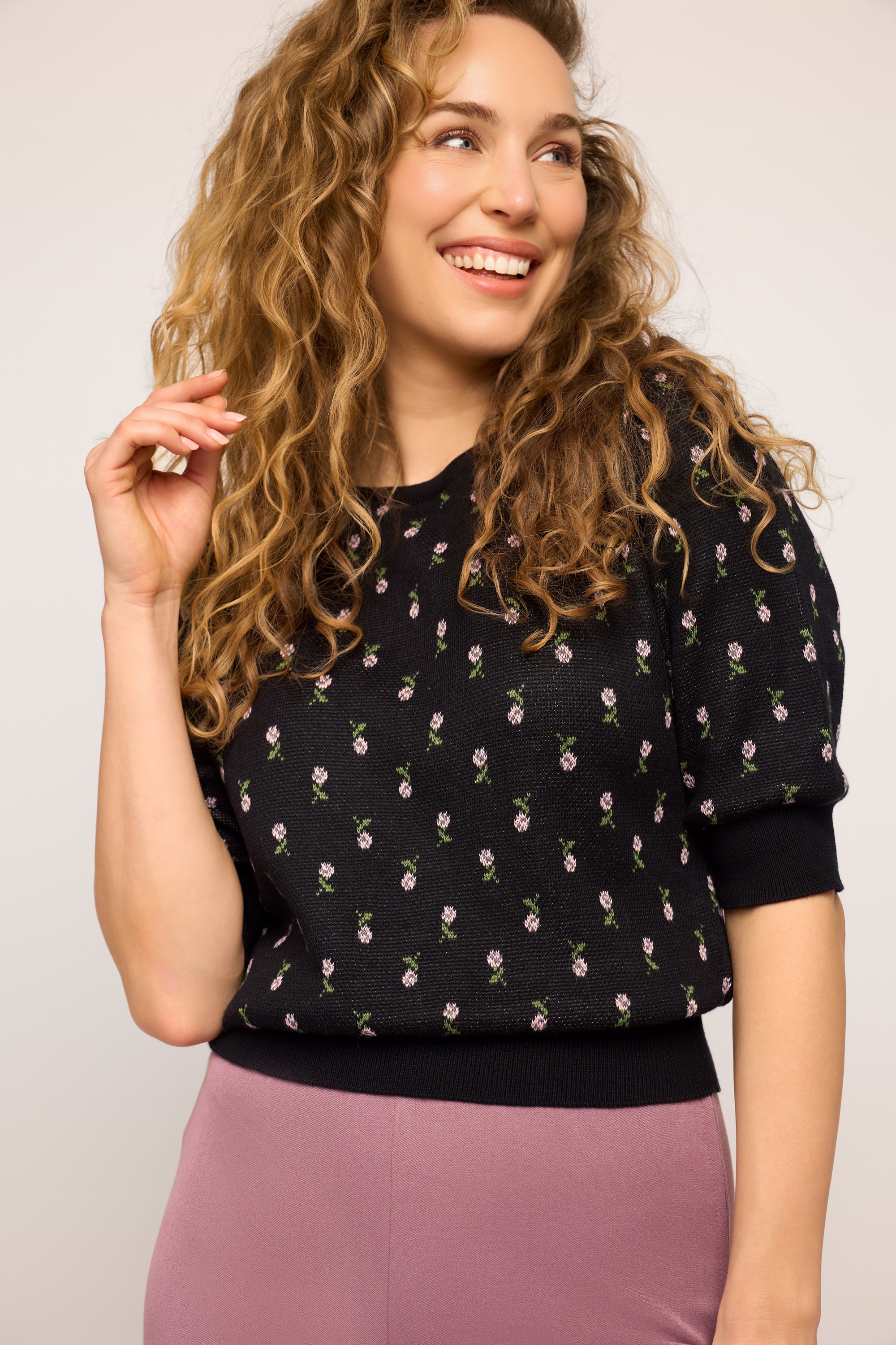 Very Cherry - Celeste Jacquard Flower Pullover in Black 2