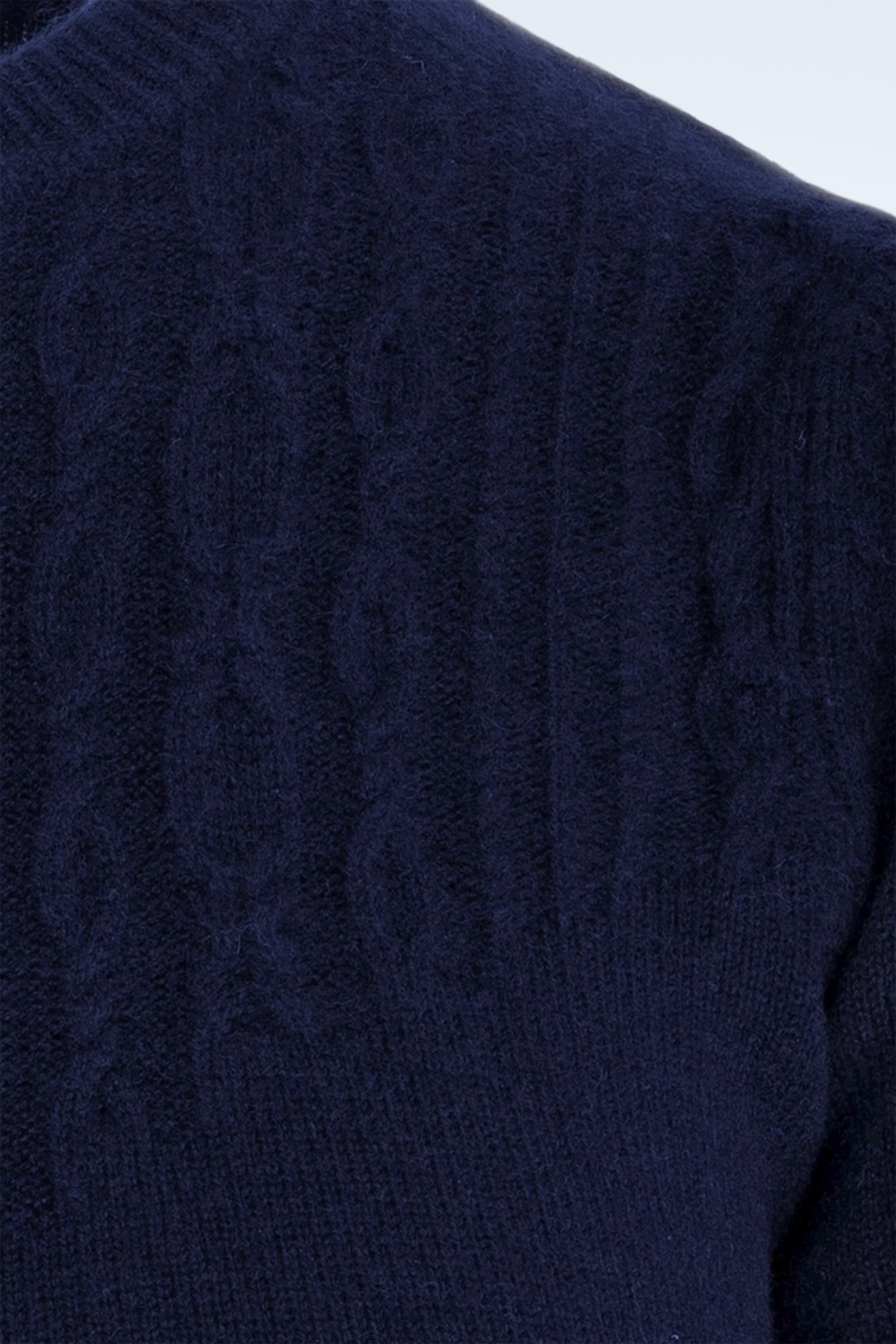 Emmy Design - The Cashmere Staple sweater in middernachtblauw 3
