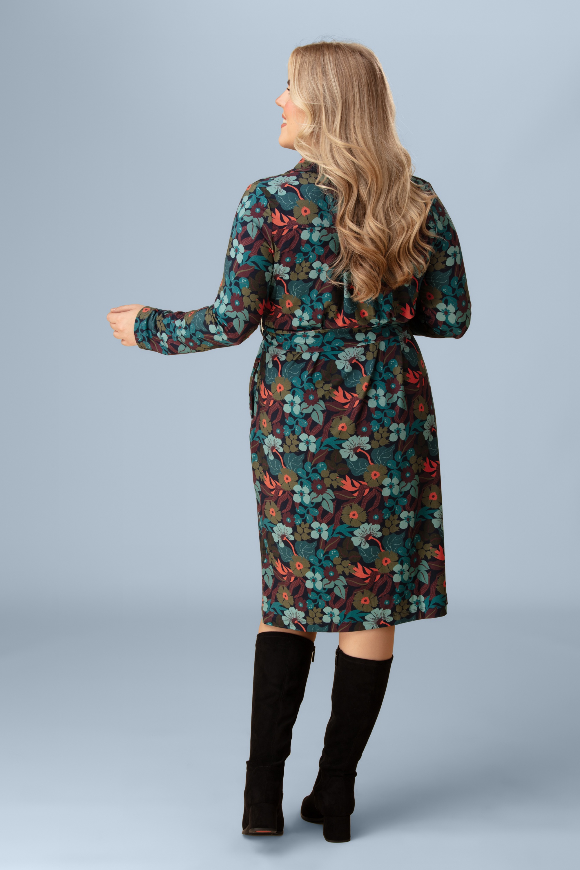 LaLamour - Pearl Slow Bloomer Dress in Navy Peony 2