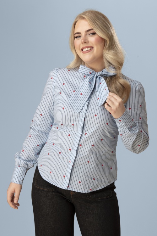Banned Retro - Chemisier Daphine Heart en bleu et rouge