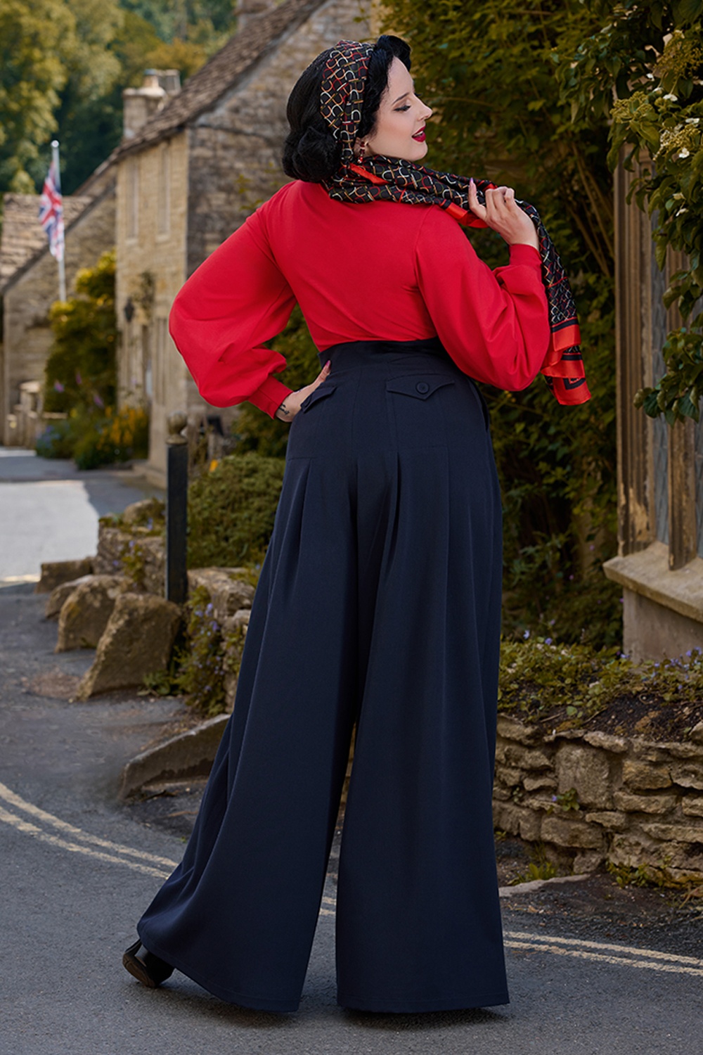 Miss Candyfloss - Pantalon plissé Ester Lee en bleu marine 2