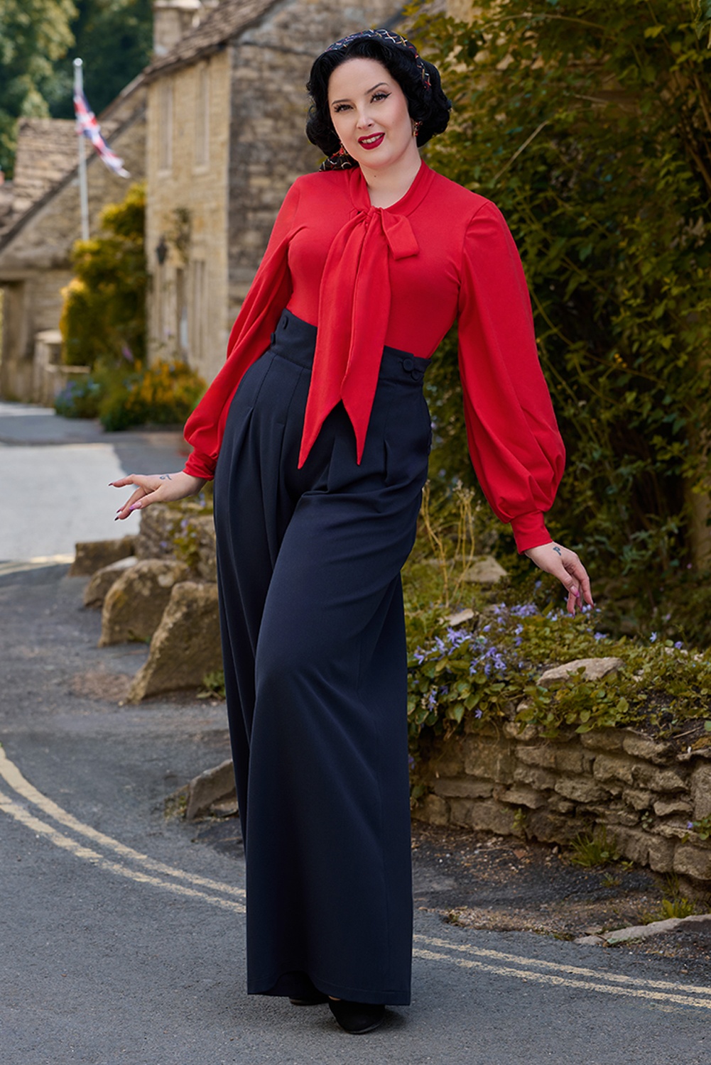 Miss Candyfloss - Pantalon plissé Ester Lee en bleu marine
