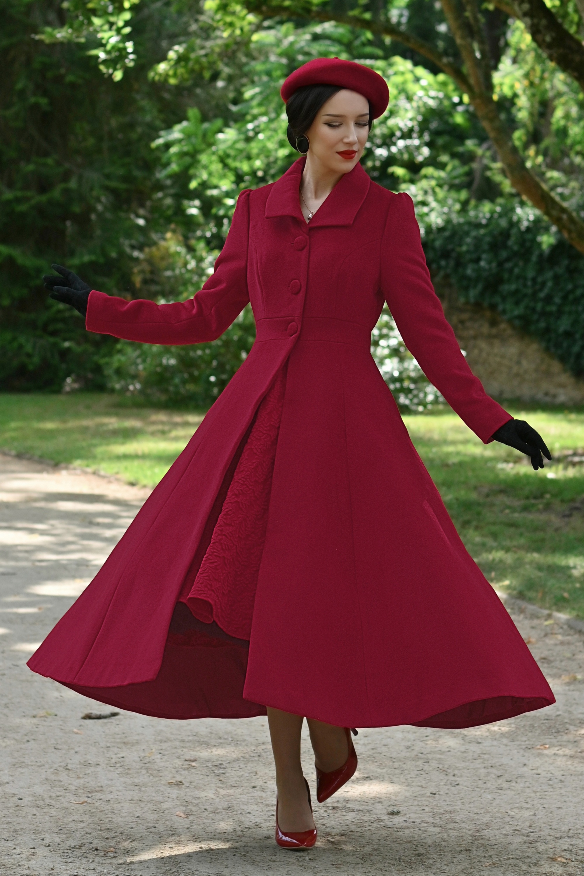 Hearts & Roses - Manteau évasé Seraphina en rouge