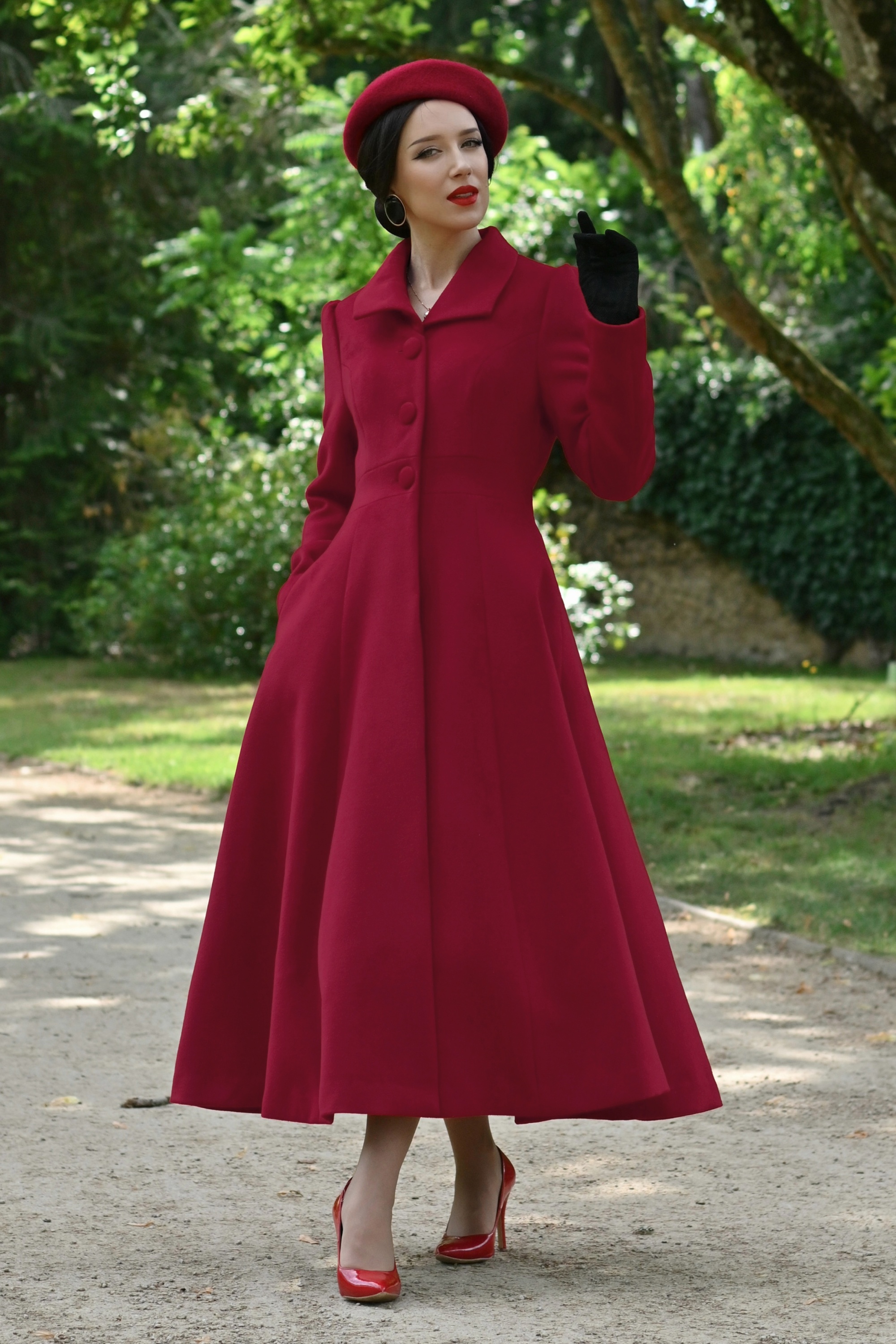 Hearts & Roses - Manteau évasé Seraphina en rouge 2