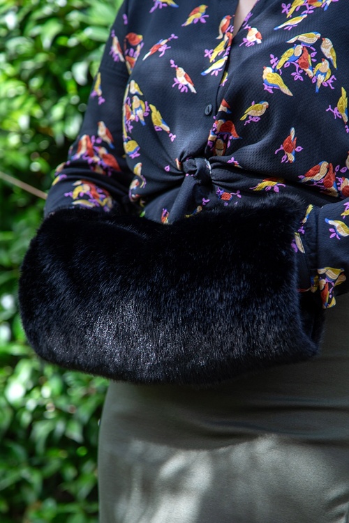 Banned Retro - Lorna hand muff in zwart