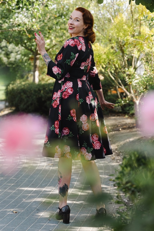 Hearts & Roses - Exklusiv bei Topvintage ~ Leni Roses Swingkleid in Schwarz 2