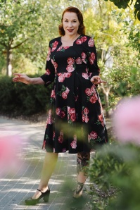 Hearts & Roses - Exklusiv bei Topvintage ~ Leni Roses Swingkleid in Schwarz