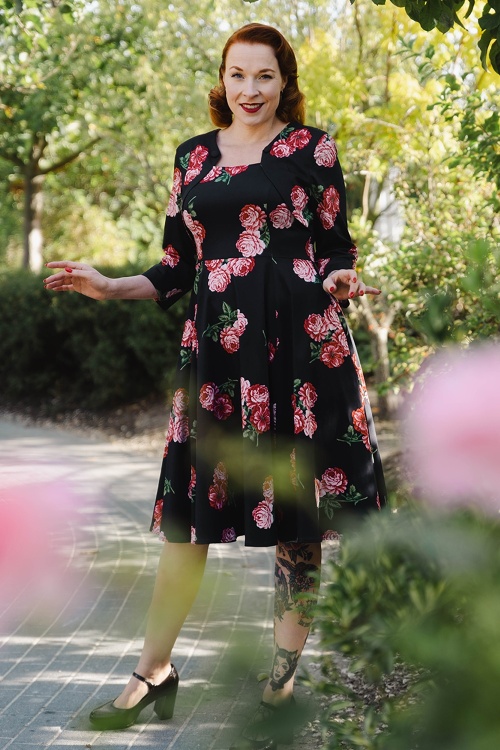 Hearts & Roses - Exklusiv bei Topvintage ~ Leni Roses Swingkleid in Schwarz