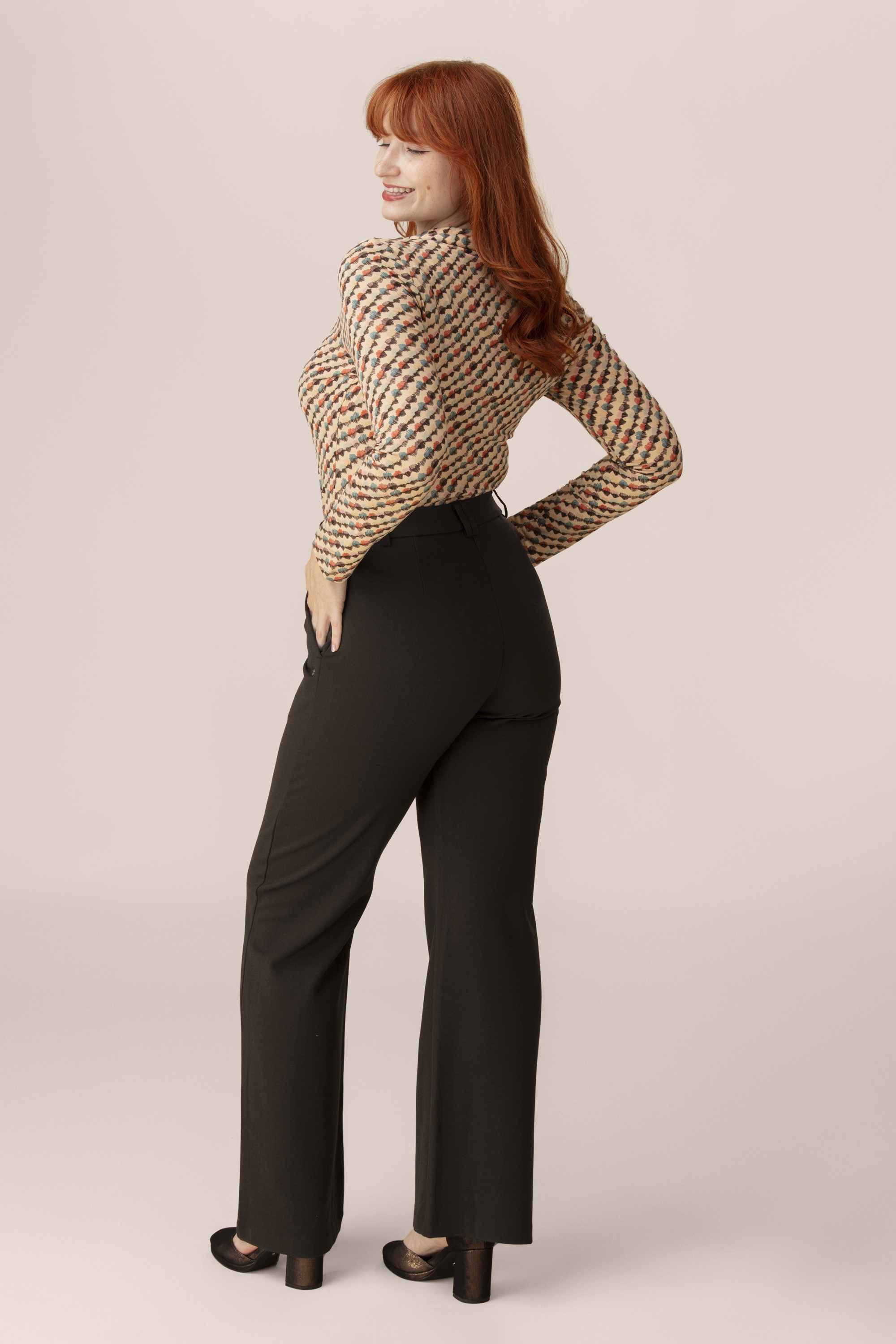 Surkana - Serana rechte pantalon in chocoladebruin 2