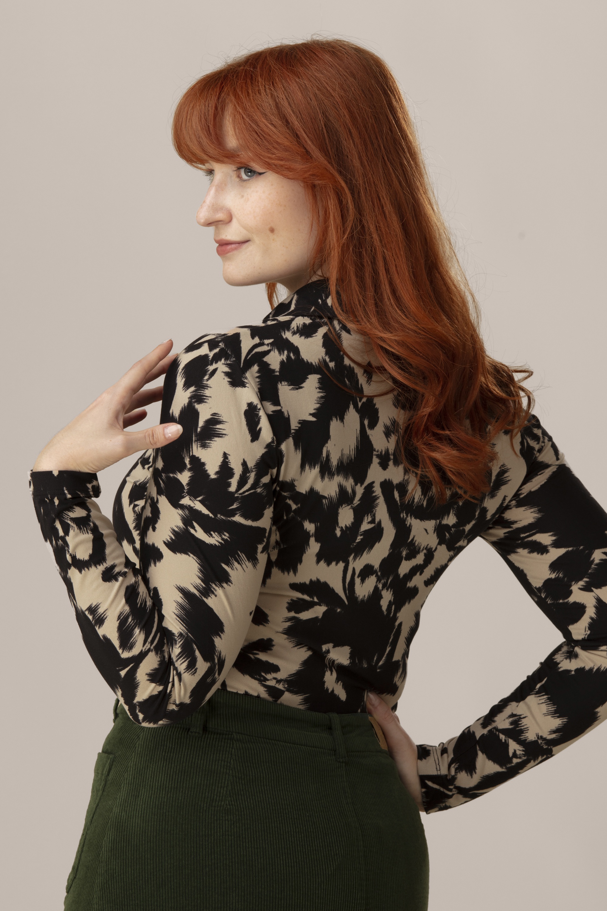 Surkana - Bupe Blouse in Black and Beige 2